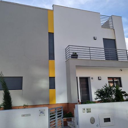 Mikaela Guest House Odivelas  Zewnętrze zdjęcie